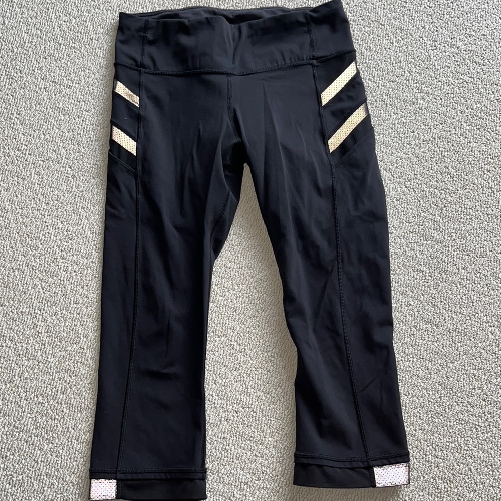 Lululemon Cropped Reflective Mesh Accent Leggings ⭐️